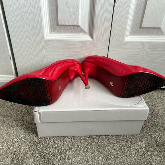Red Point Toe Pumps - Picture 6 of 8